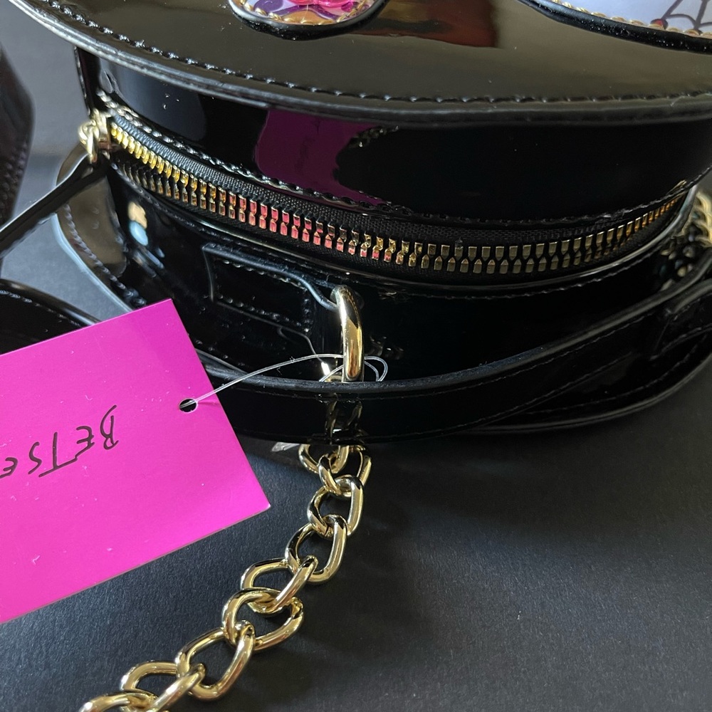 Betsey Johnson Gingerbread cookie cross body. Black patent. 💀 - Picture 4 of 5